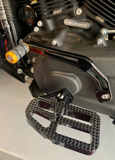 Santoro FabWorx - Single Shifter M8 Softail '18-'23