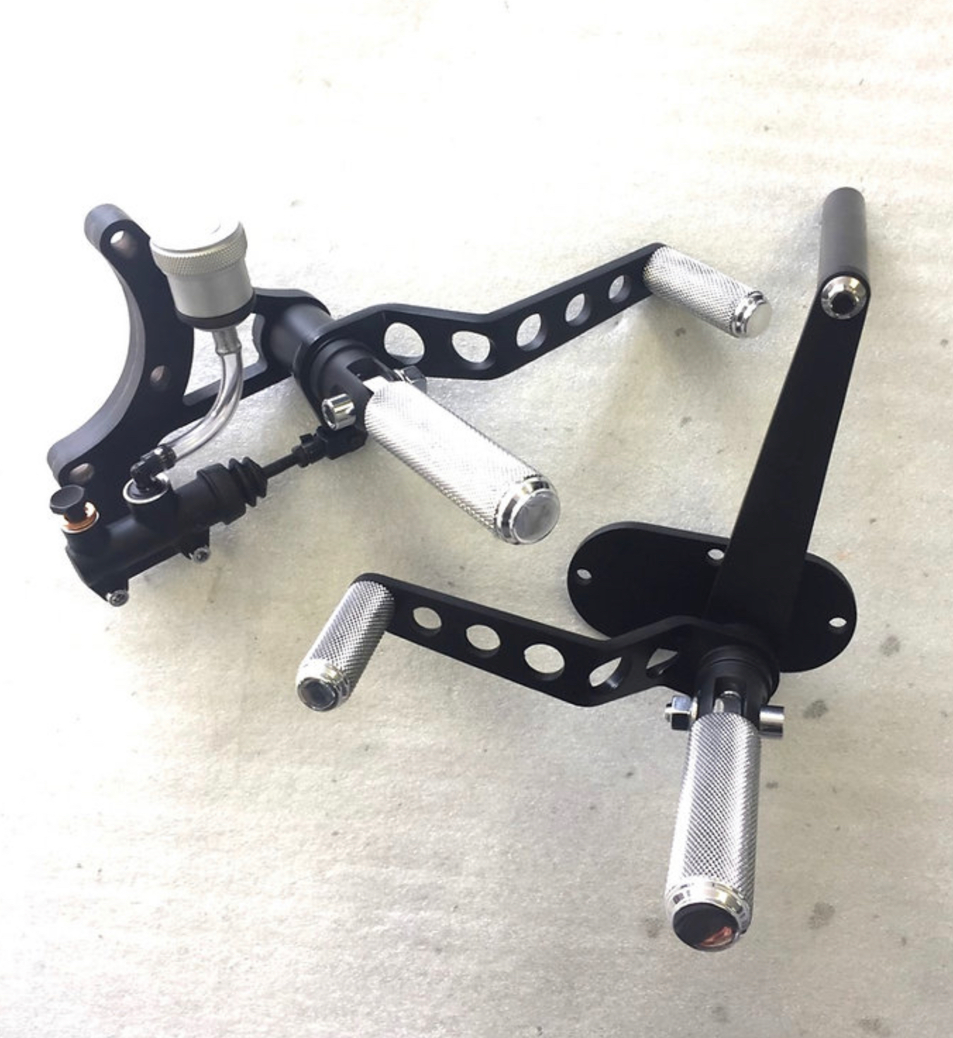 DMR Mid Controls for Stock Evo/Early TC Softail with enclosed primary